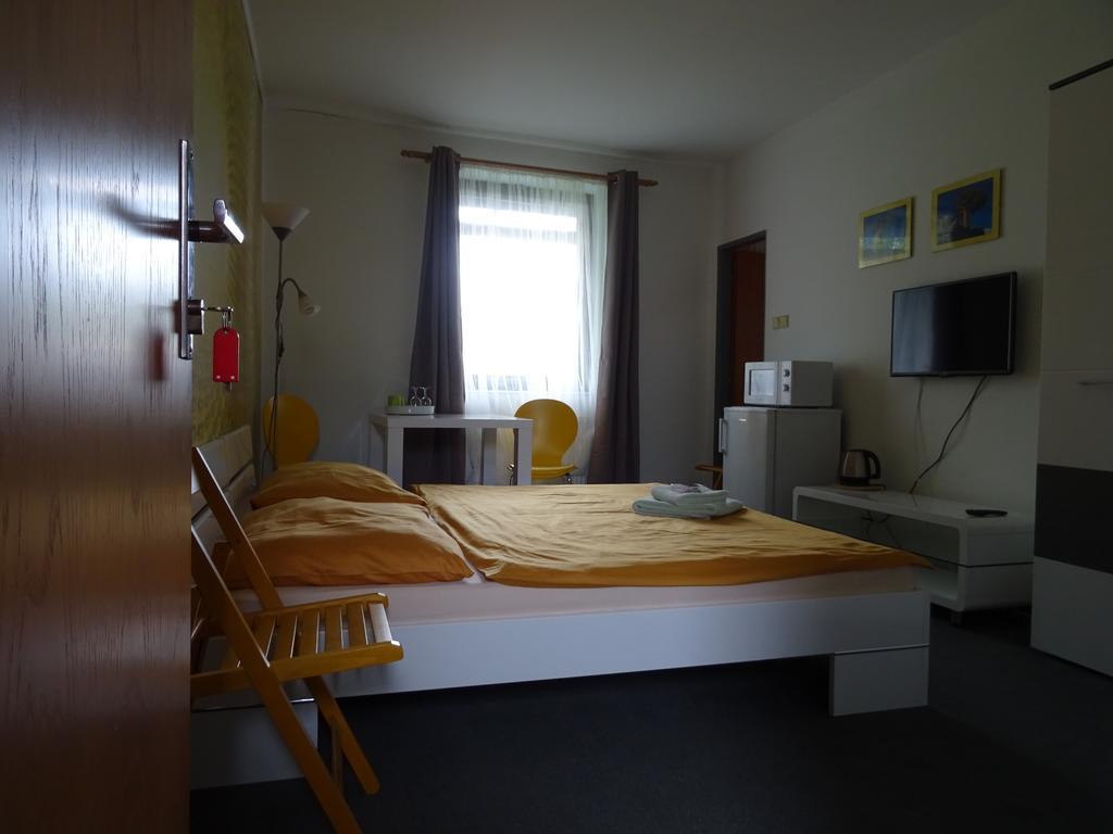 Penzion Eden Turnov Habitación foto